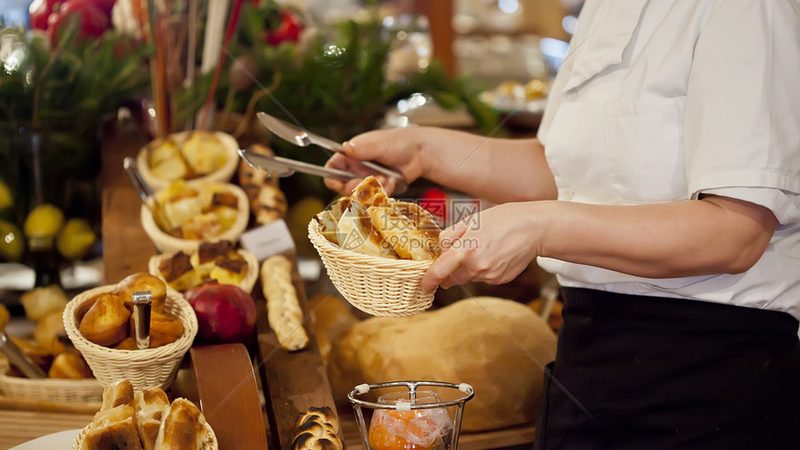 原材料成本是餐饮加盟店的主要成本之一。新手在采购原材料时，要关注以下要点：