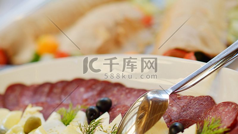 小县城食品批发店：盈利潜力与市场考量